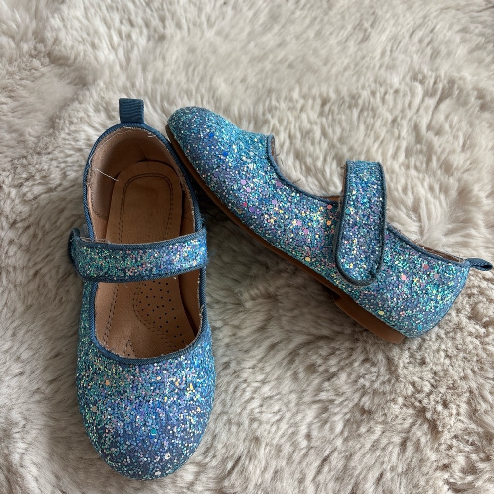 Girls Fancy Blue Shiny Dress shoes Size 9